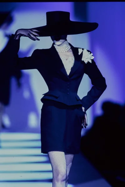 Look 32